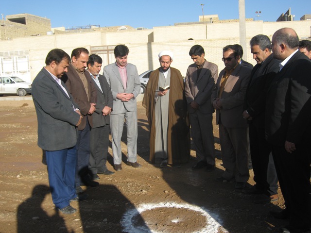 کلنگ چهار واحد منزل مسکونی مددجویان کمیته امداد شهرستان اشكذر زده شد