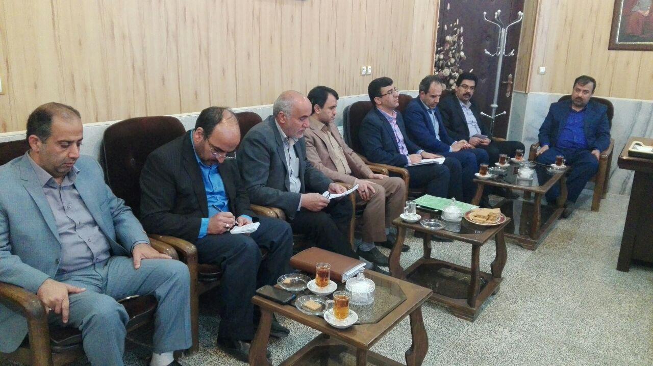 نشست مدیر کل راهداری و حمل و نقل جاده ای استان با فرماندار اشکذر