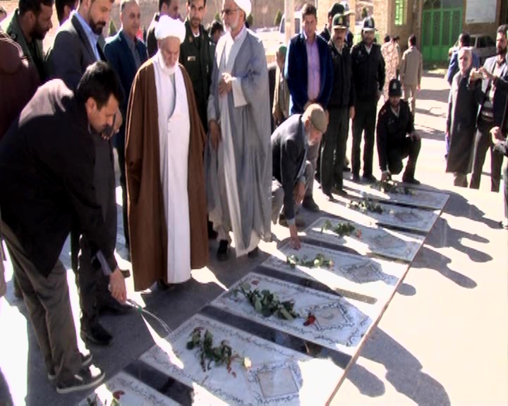 غبارروبی گلزار شهدای خضرآباد و کافی آباد در دهه فجر انقلاب