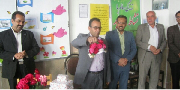 نواخته شدن زنگ سلامت در دبستان سمیه رضوانشهر