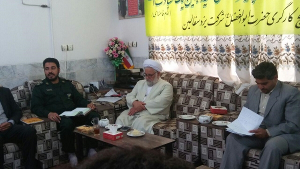 جمعی از کارگران و تشکل های کارگری با امام جمعه اشکذر دیدار کردند
