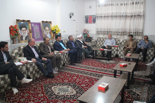 دیدار منتخبان پنج دوره شورای اسلامی شهر با امام جمعه اشکذر