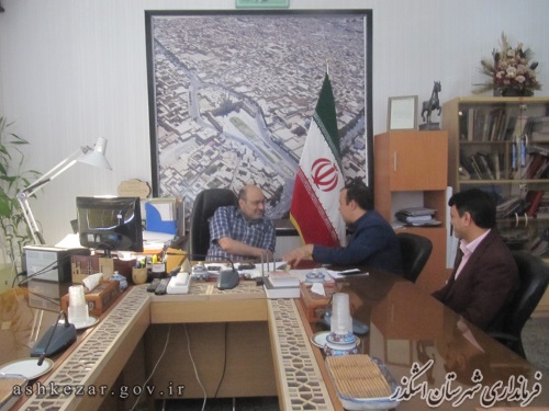 پیگیری مطالبات مردمی در دیدار با معاون هماهنگی امور عمرانی استاندار