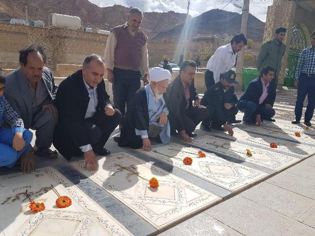 مراسم غبار روبی و عطرافشانی گلزار شهدا به مناسبت هفته بسیج در دهستان کذاب