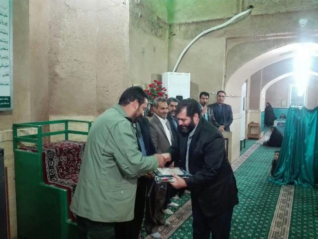تجلیل از خادمان افتخاری بسیجی مسجد تاریخی ریگ رضوانشهر