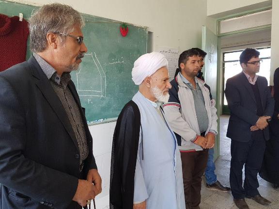 بازید مسئولان از کلاس های آموزشی روستای اتابک