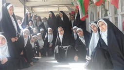 دانش آموزان اشکذری به مناسبت دهه فجر، با شهدای انقلاب اسلامی تجدید میثاق کردند