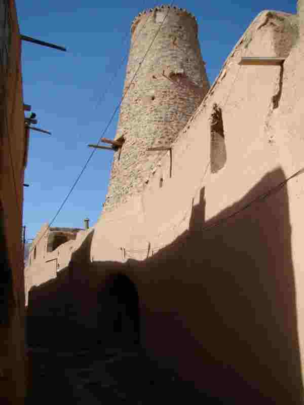 خودنمایی برج قدیمی روستای تاریخی کافی آباد با قدمتی بیش ازیک قرن