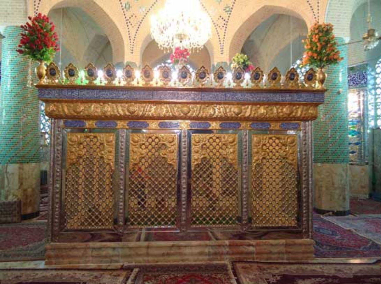 مرقد امامزاده سیدکافی (ع) روستای کافی آباد، غبار روبی می شود