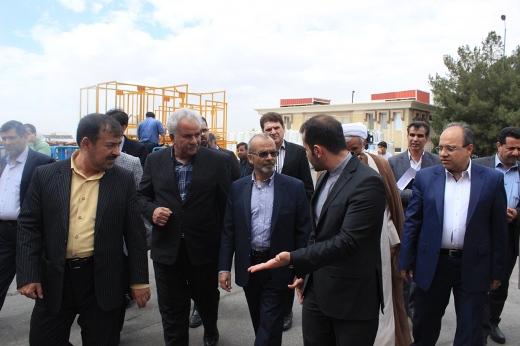 بازدید استاندار از دو واحد موفق صنعت نساجی شهرستان اشکذر