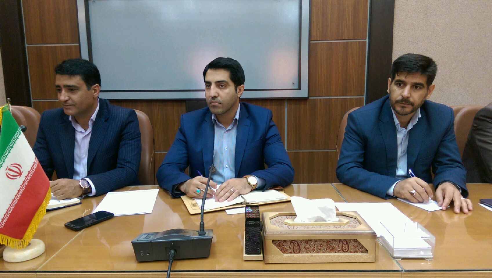 ورزش حرفهای وحدت زا و نشاط آفرین است