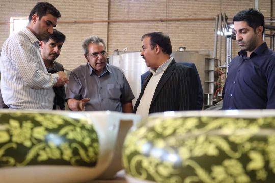 فرماندار اشکذر از یک واحد تولید سرامیک بازدید کرد