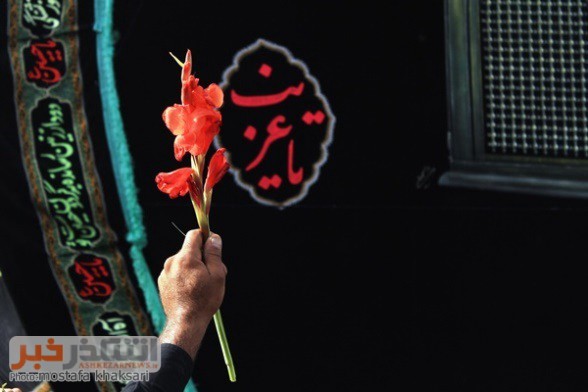 آیین باشکوه گل گزاری ظهر عاشورا اشکذر از قاب تصویر