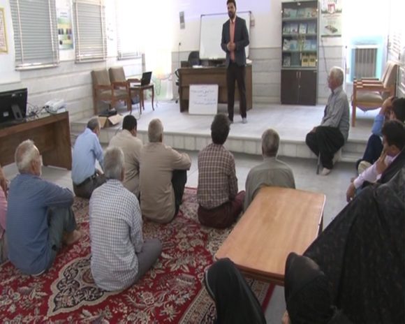 دوره آموزشی کاشت گیاه زعفران در دهستان کزاب برگزار شد