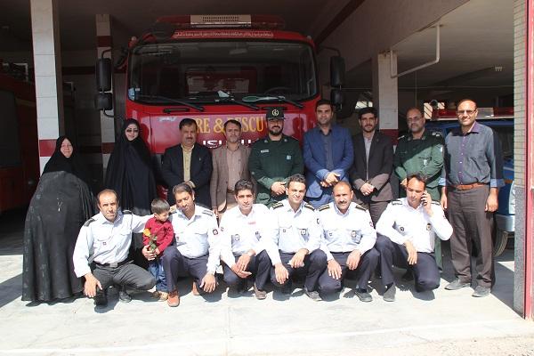 تجلیل از پرسنل ایستگاه آتش نشانی شهرداری اشکذر