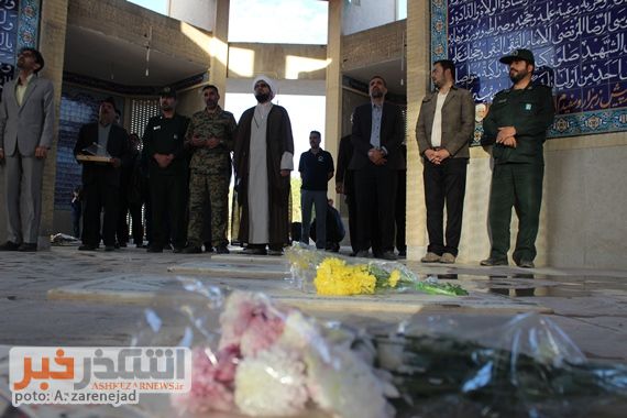 غبار روبی گلزار شهدای شهرستان اشکذر به روایت تصویر