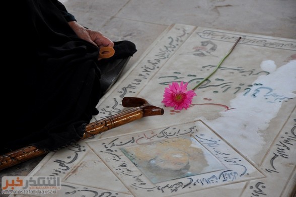 مراسم گل افشانی و و غبار روبی مزار شهدا اشکذر به روایت تصویر