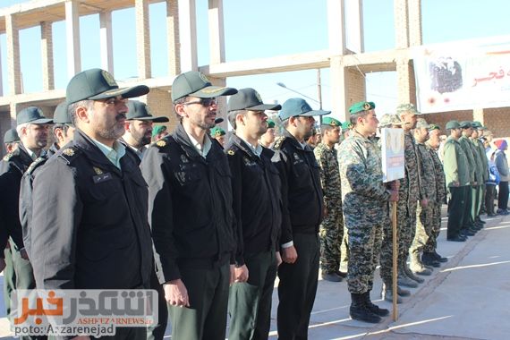 مراسم صبحگاه مشترک نیروهای نظامی و انتظامی اشکذر ازقاب تصویر
