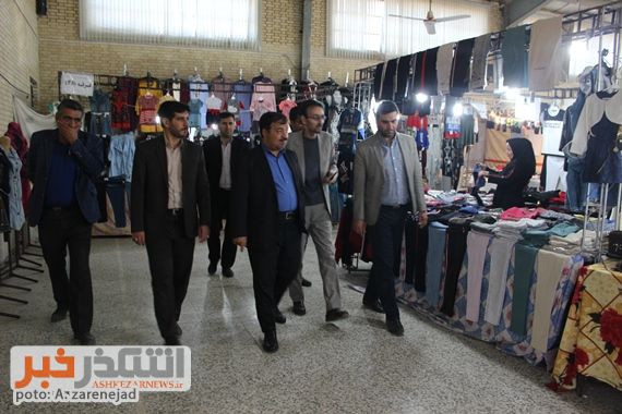 بازدید فرماندار اشکذر از نمایشگاه عرضه مستقیم کالا در شهرستان