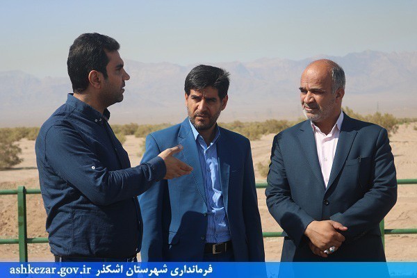 بازدید فرماندار اشکذر از پروژه عمرانی احداث جاده فولاد آلیاژی به سنتو