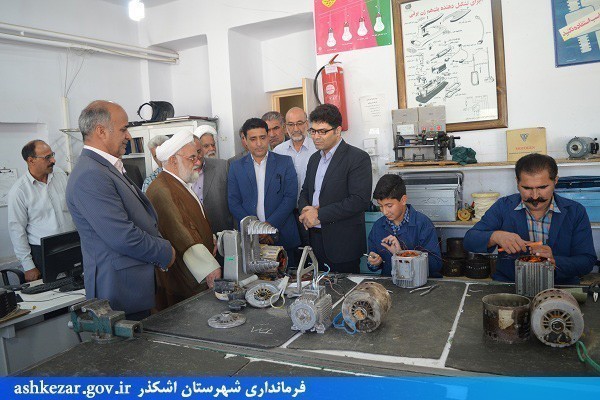 اولویت مرکز فنی و حرفه ای شهرستان مهارت آموزی و توانمند سازی جوانان جویای کار باشد