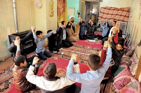 اقدام زیبا و بی نظیر دانش آموزان اشکذری در هفته وحدت اقدام زیبا و بی نظیر دانش آموزان اشکذری در هفته وحدت