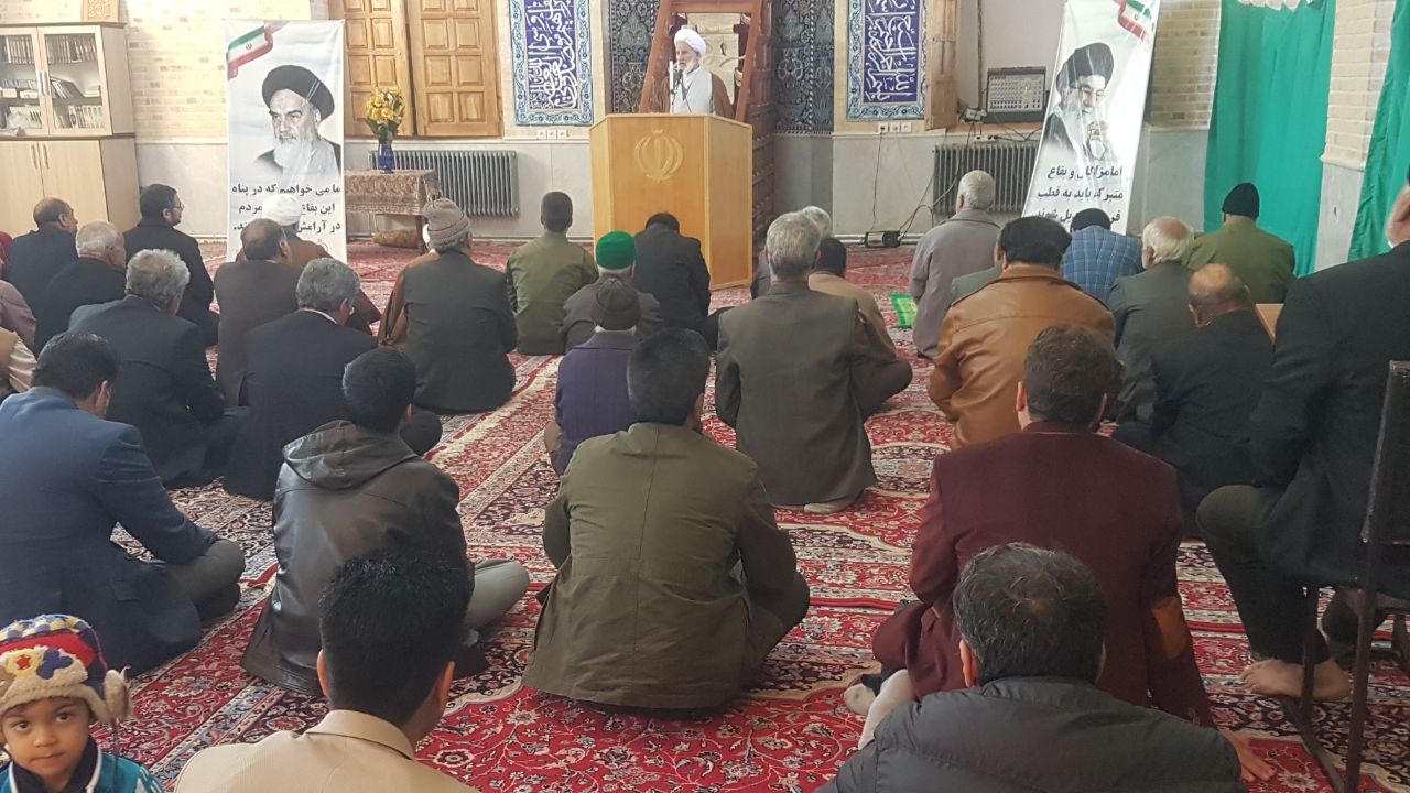 ملت مجلسی انقلابی می‌خواهد