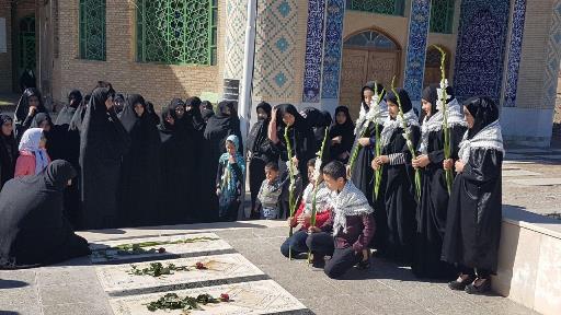 غبارروبی و عطرافشانی گلزار شهدای روستاهای بخش خضرآباد