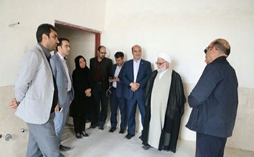 فرماندار اشکذر از ساختمان نیمه تمام بهداری اشکذر بازدید کرد