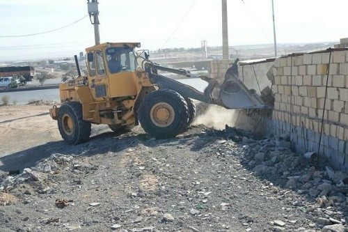 اجرای حکم تخریب حصارکشی بدون مجوز در جاده سنتو
