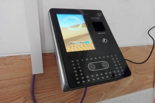 شهرداری اشکذر اقدام به نصب دستگاه تشخیص چهره نمود