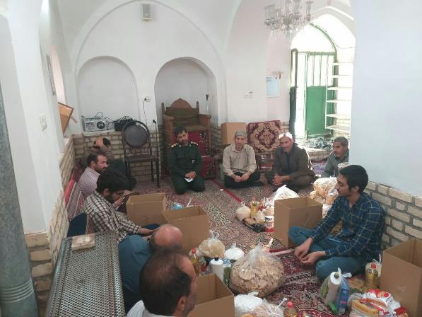 توزیع بسته های معیشتی در دومین‌ مرحله‌ از رزمایش‌ کمک‌ مومنانه به همت مردم فیروزآباد