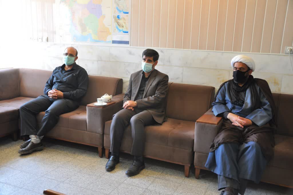 دیدار امام جمعه رستاق و جانشین ناحیه بسیج با بخشدار بخش مرکزی شهرستان اشکذر