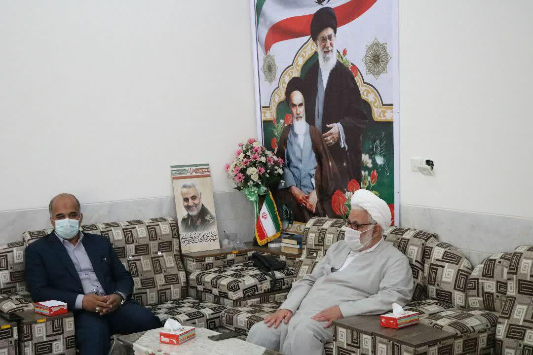 نشست صمیمی فرماندار با روحانیون شهرستان اشکذر