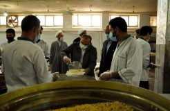 طبخ و توزیع سه هزار پرس غذای گرم بین نیازمندان شهرستان اشکذر طبخ و توزیع سه هزار پرس غذای گرم بین نیازمندان شهرستان اشکذر