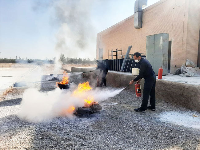 مانور آموزشی اطفای حریق در دانشگاه آزاد اسلامی واحد اشکذر برگزار شد