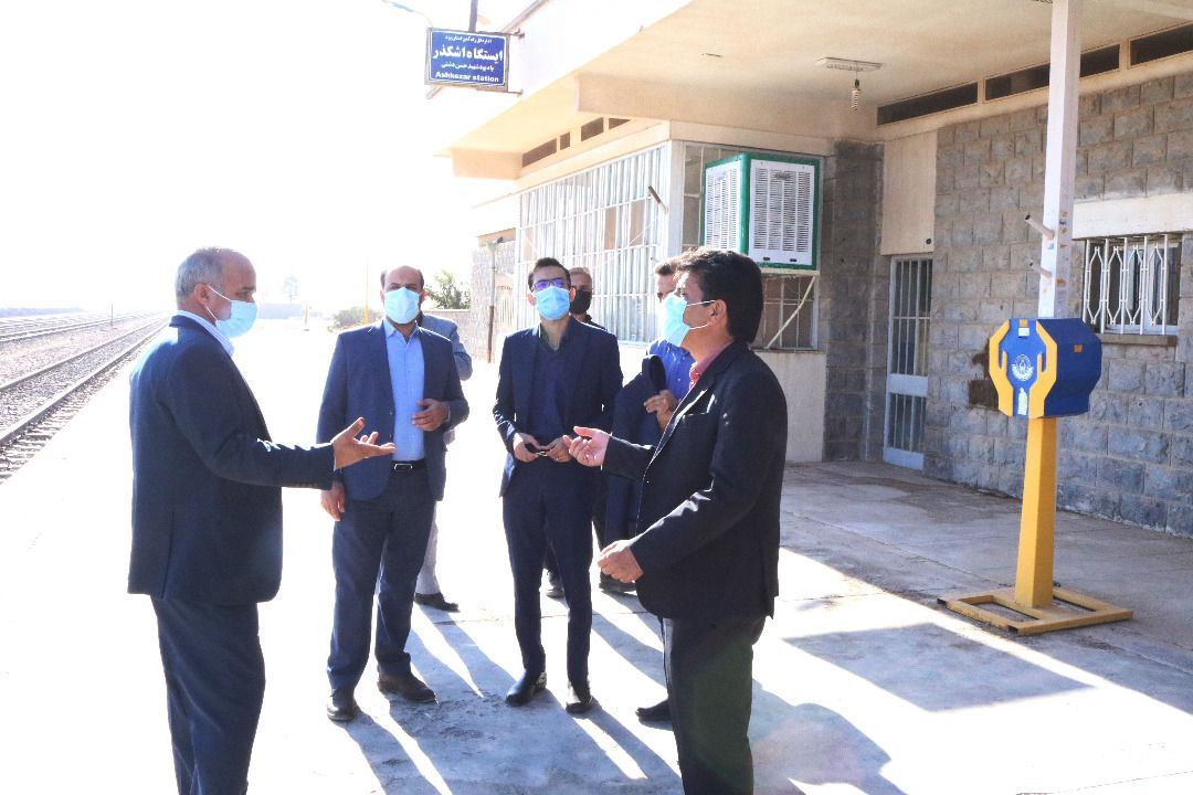  بازدید فرماندار از راه ارتباطی ایستگاه راه‌آهن اشکذر
