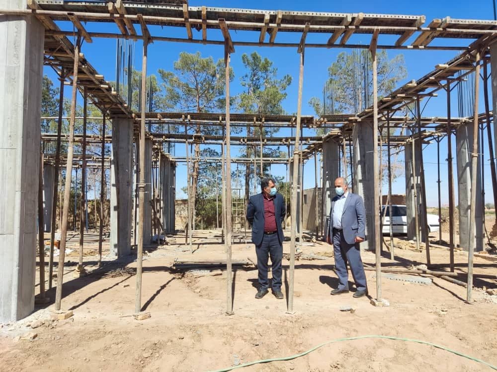 بازدید فرماندار اشکذر از پروژه‌های عمرانی آموزش و پرورش