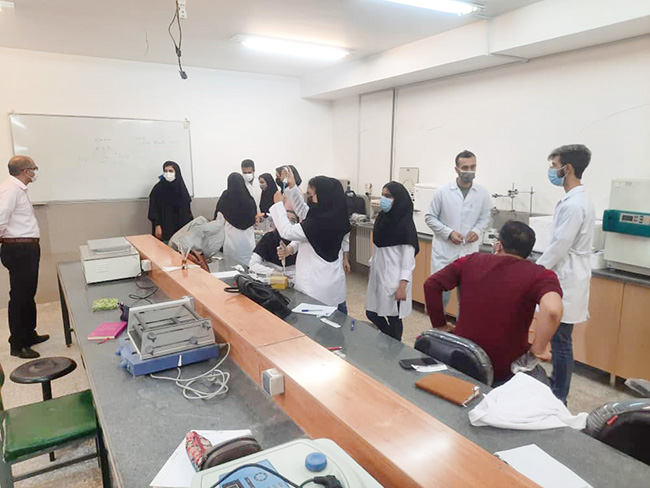 برگزاری کارگاه آموزشی آزمون های رایج آزمایشگاه تشخیص طبی در دانشگاه آزاد اشکذر