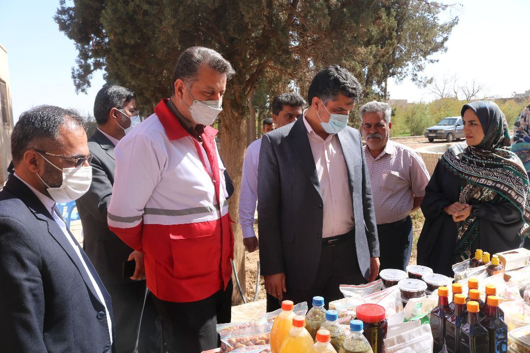 بازدید فرماندار اشکذر از اولین جشنواره نوروزی پاچنار روستای همت‌آباد رستاق