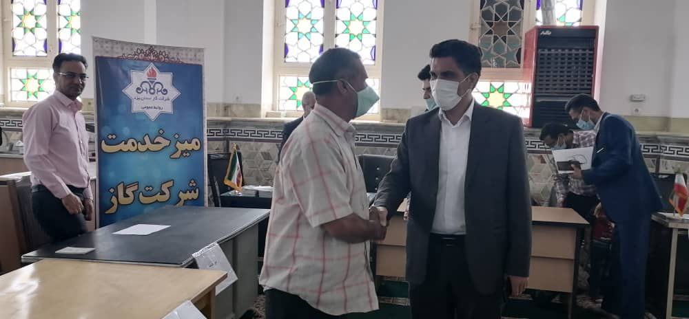 استقرار میزخدمت دستگاه‌های اجرایی شهرستان در محل برگزاری نماز جمعه اشکذر