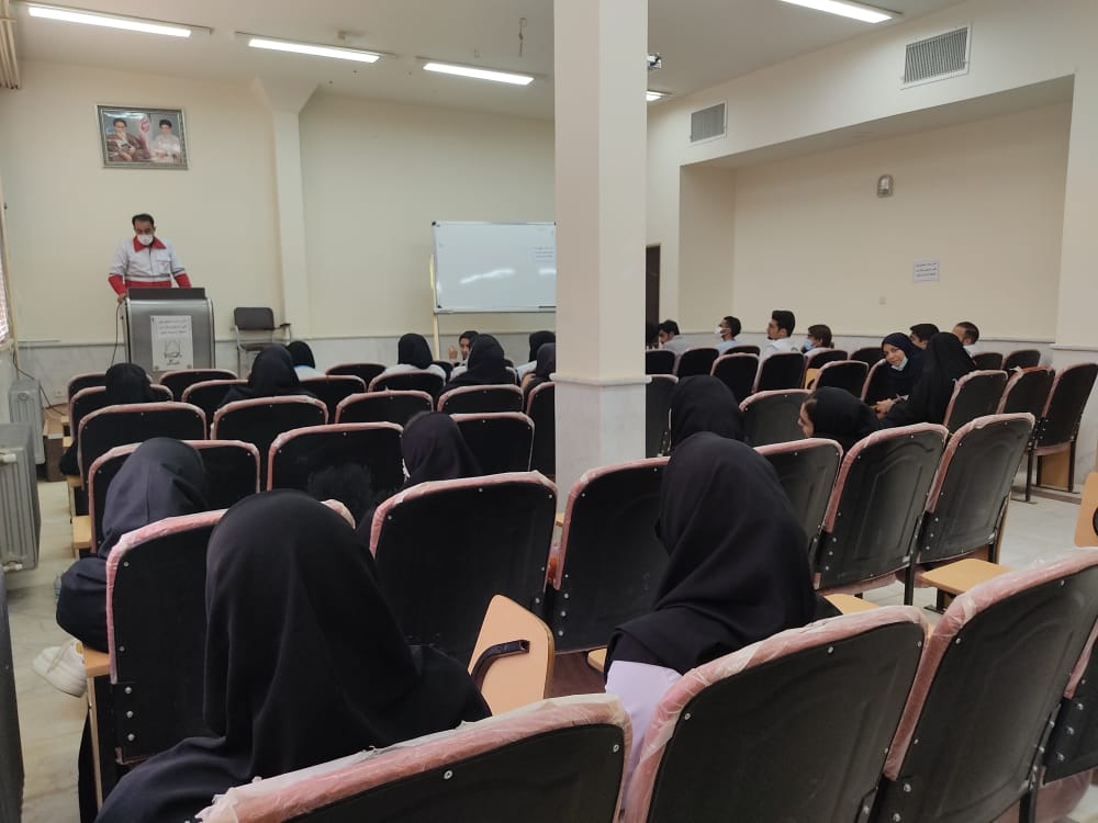 برگزاری کلاس آموزش امداد و کمک های اولیه در دانشگاه آزاد اسلامی واحد اشکذر