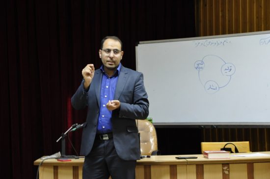 کارگروه آموزش خبرنگاری با موبایل توسط بسیج رسانه شهرستان اشکذر در شهر یزد برگزار شد