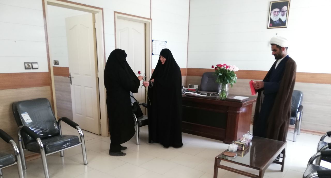 تقدیر از بانوان شاغل در ادارات شهرستان اشکذر