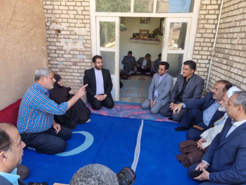 دیدار باخانواده شهید امینی خضرآباد دیدار باخانواده شهید امینی خضرآباد