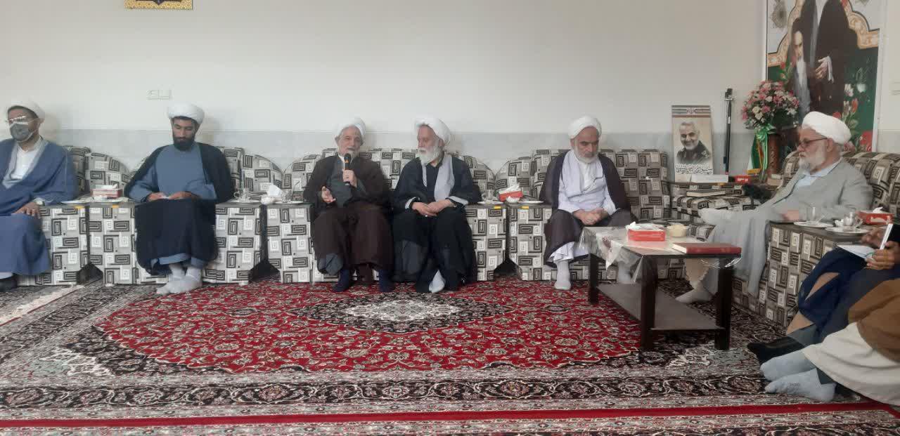 برگزاری جلسه هفتگی روحانیون شهرستان اشکذر