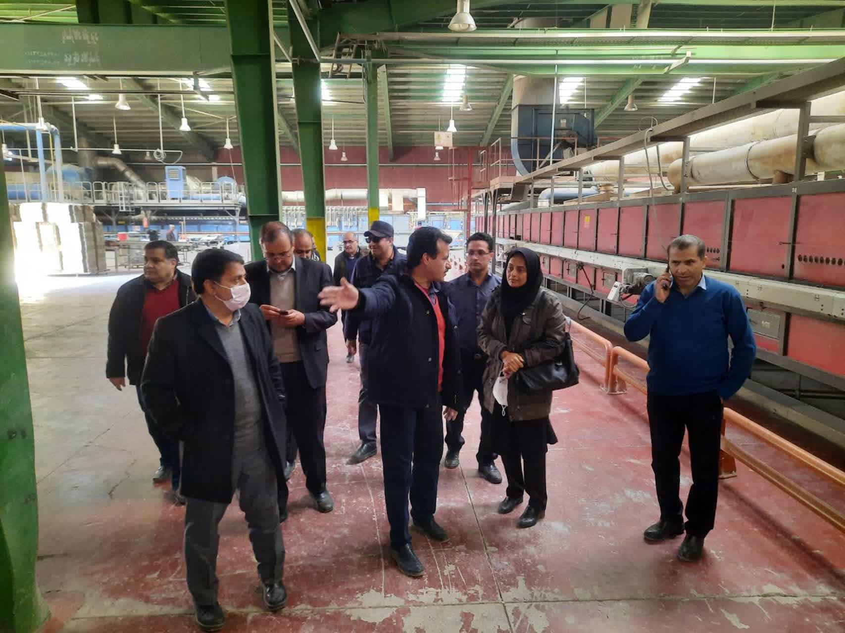 بازدید اعضای هیأت علمی دانشگاه آزاد اسلامی واحد اشکذر از کارخانه کاشی اورست ایده آل