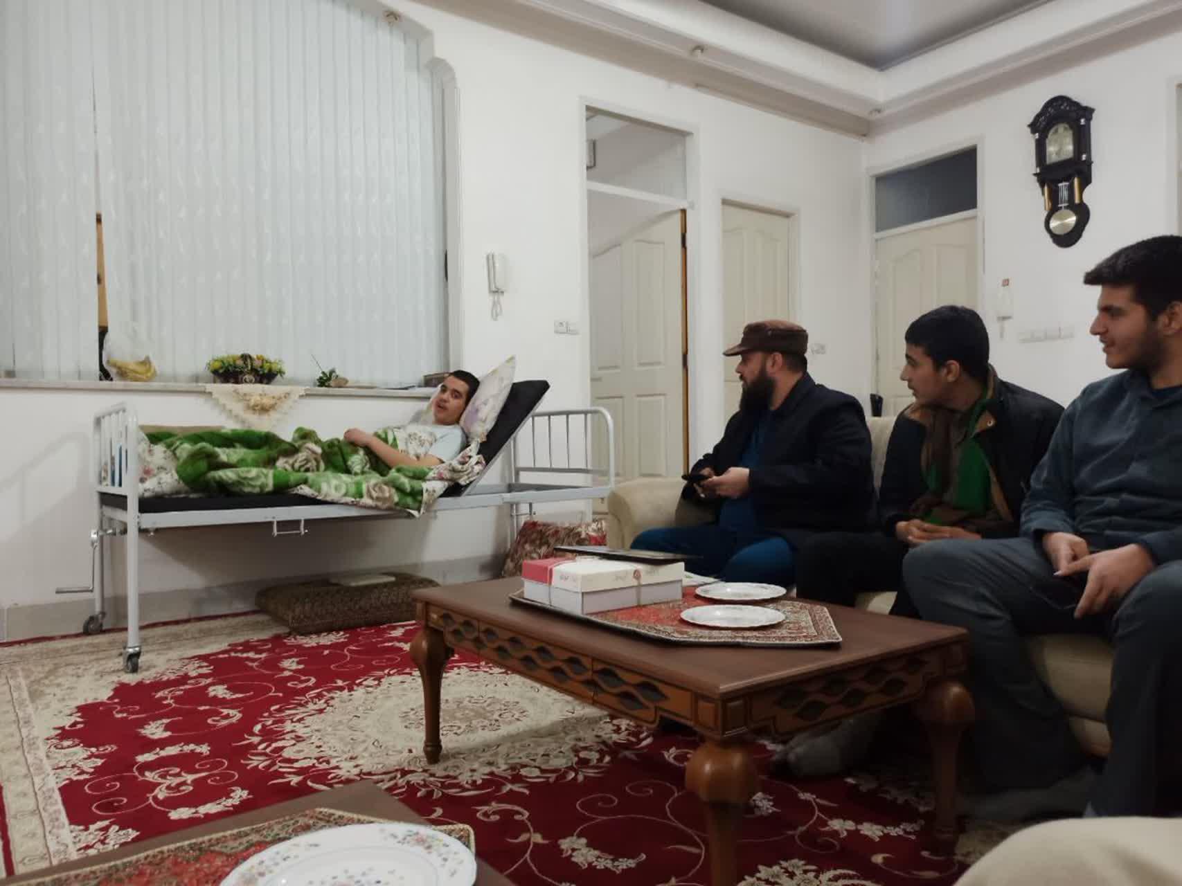 اقدام تحسین برانگیز مداح یزدی در عیادت نوجوان اشکذری