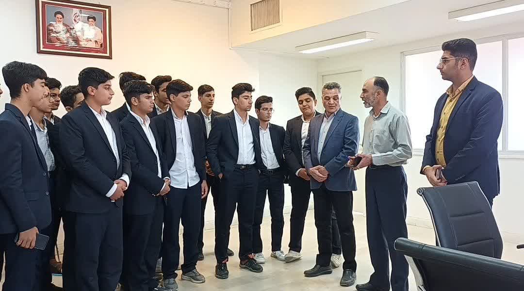 بازدید دانش آموزان هنرستان خادمی از سازمان تامین اجتماعی شهرستان اشکذر