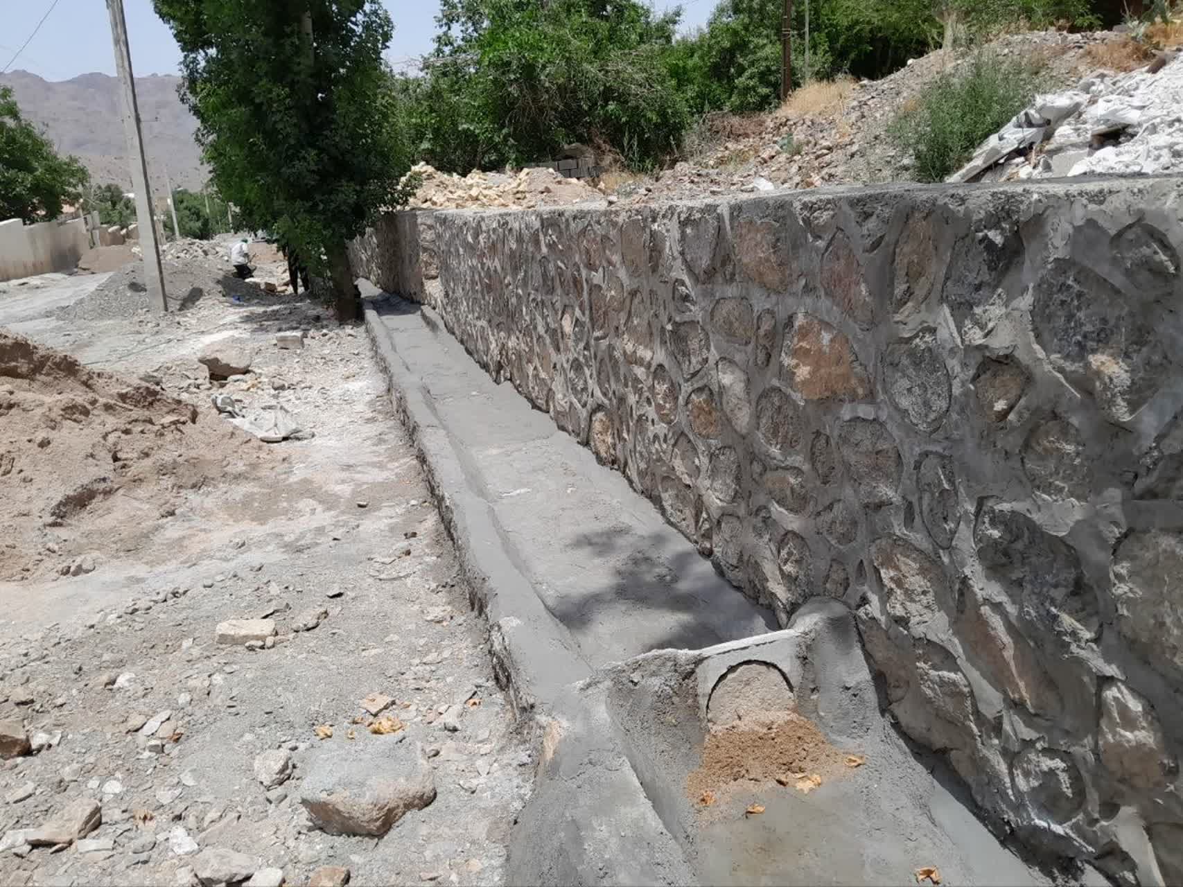 آغاز اجرای عملیات طرح پوششی بتنی کانال انتقال آب در روستای مرزانک